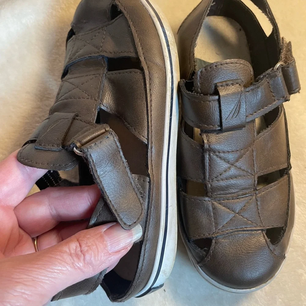 Nautica Boys’ Brown Sandals with Velcro Straps, Size‎ 12